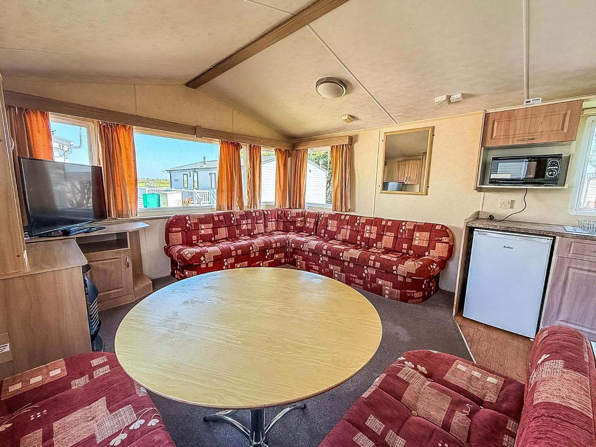 Superb Caravan At Seawick Holiday Park, Sleeps 8 Ref 27202Sw 滨海克拉克顿 外观 照片
