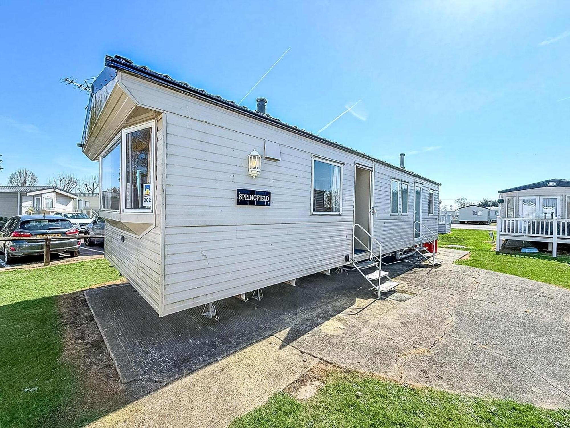 Superb Caravan At Seawick Holiday Park, Sleeps 8 Ref 27202Sw 滨海克拉克顿 外观 照片